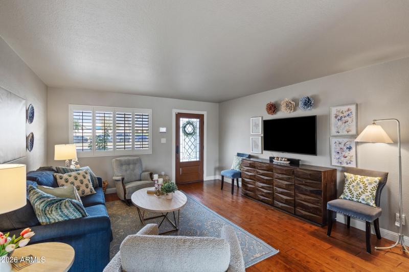 2235 W Isabella Ave-7