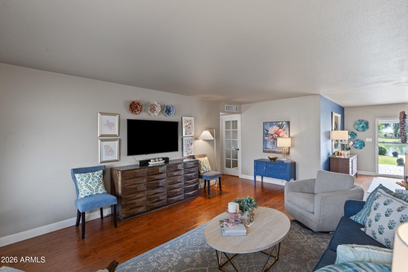 2235 W Isabella Ave-8