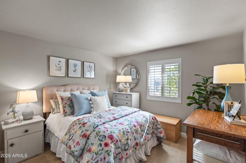 2235 W Isabella Ave-10