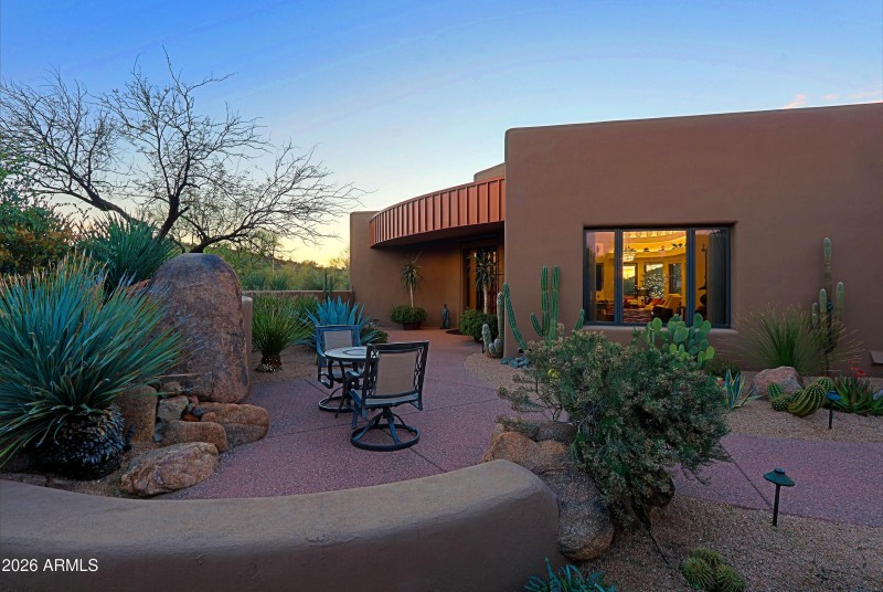 Front 14 - Courtyard