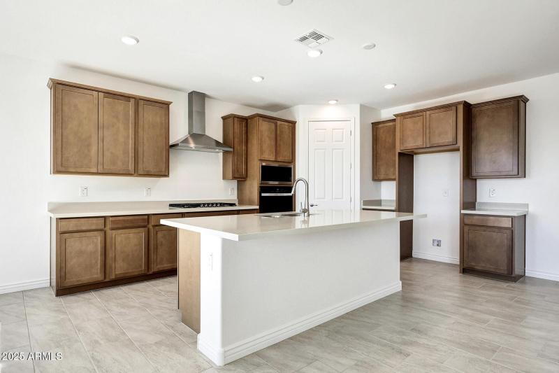 PHX_Miravida_Lot 1157_Dove_14813_kitchen