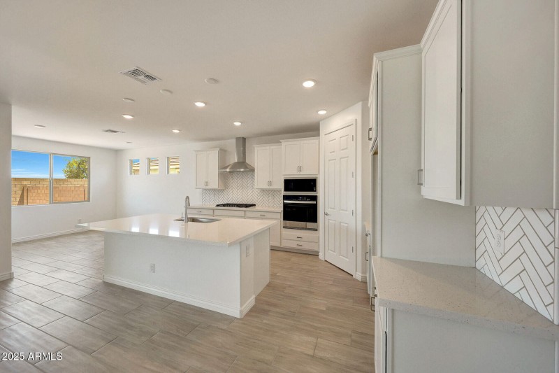 1188_Harbor_25817_kitchen+(2)