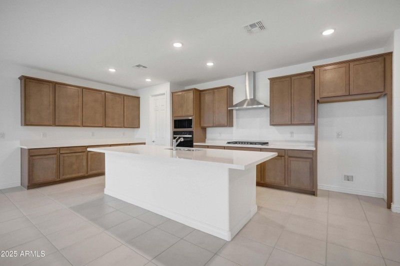 PHX_Miravida_Lot 1177_Oxford_14778_Kitch