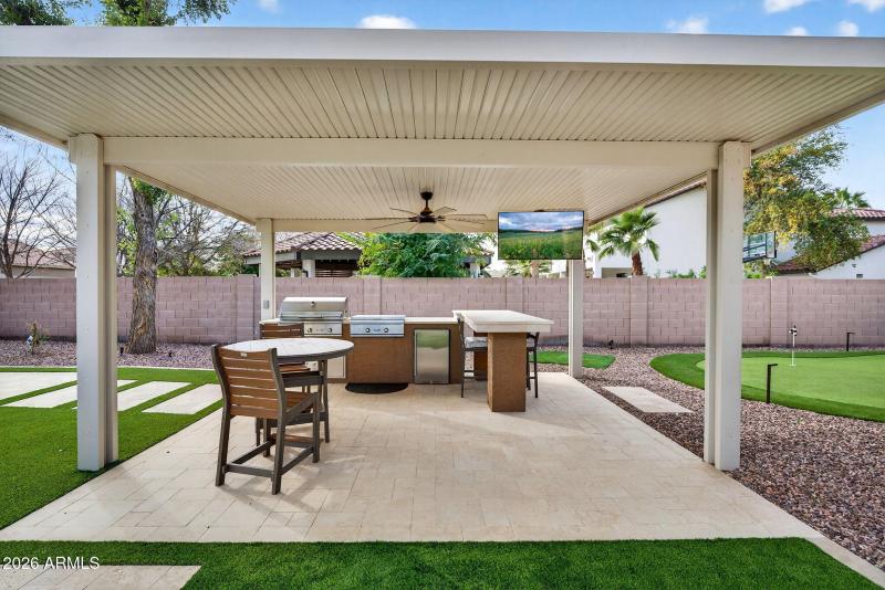 Outdoor Kitchen with retractable TV