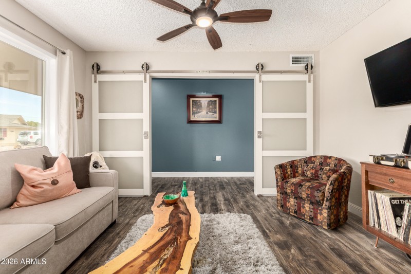 6974d8_10 - Wild Horse