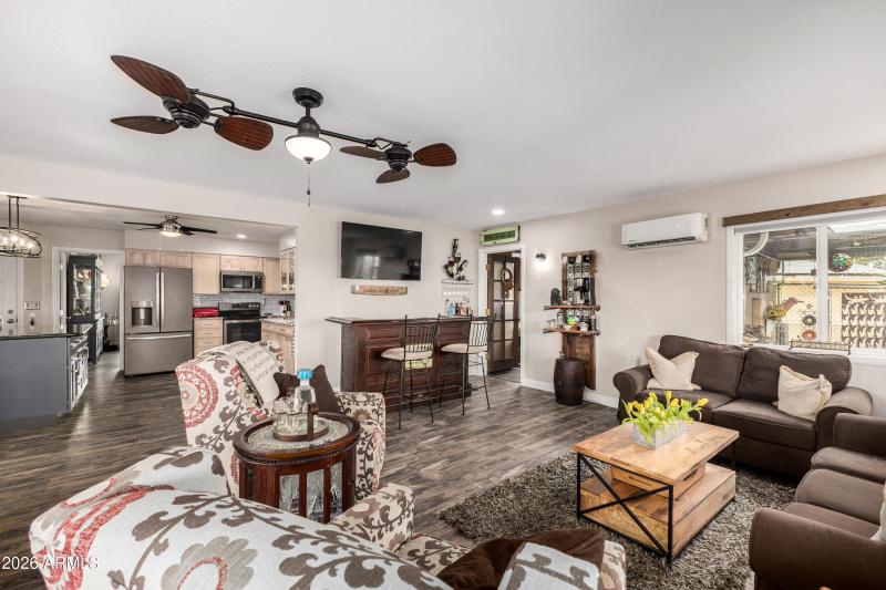 6974d8_17 - Wild Horse