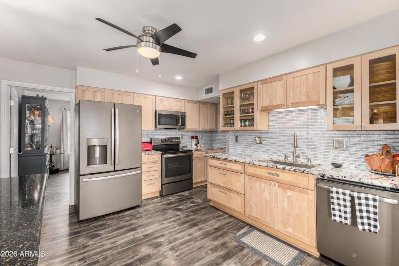 6974d8_20 - Wild Horse