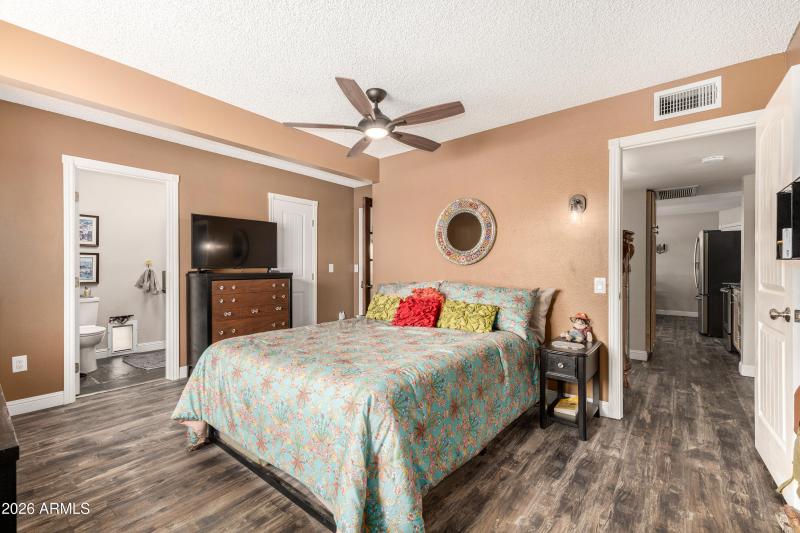 6974d8_23 - Wild Horse