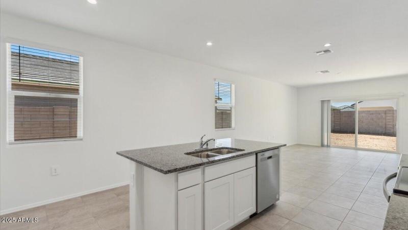 Caroline kitchen island