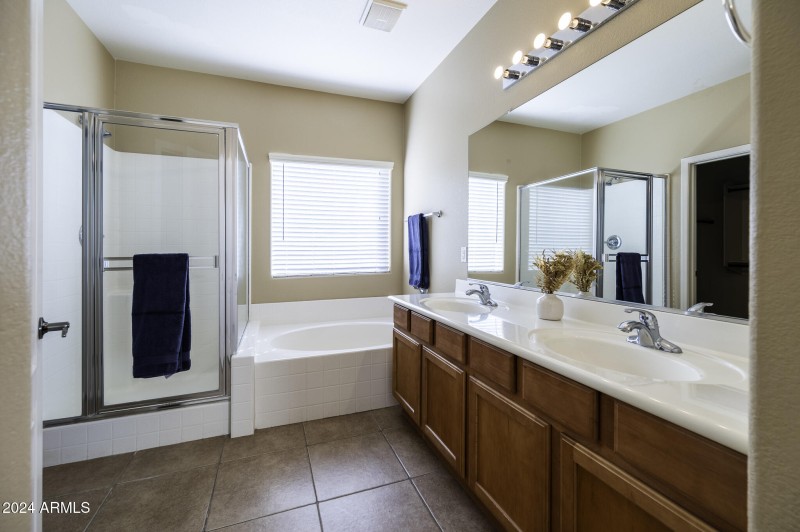 44469 W Canyon Creek Dr-19