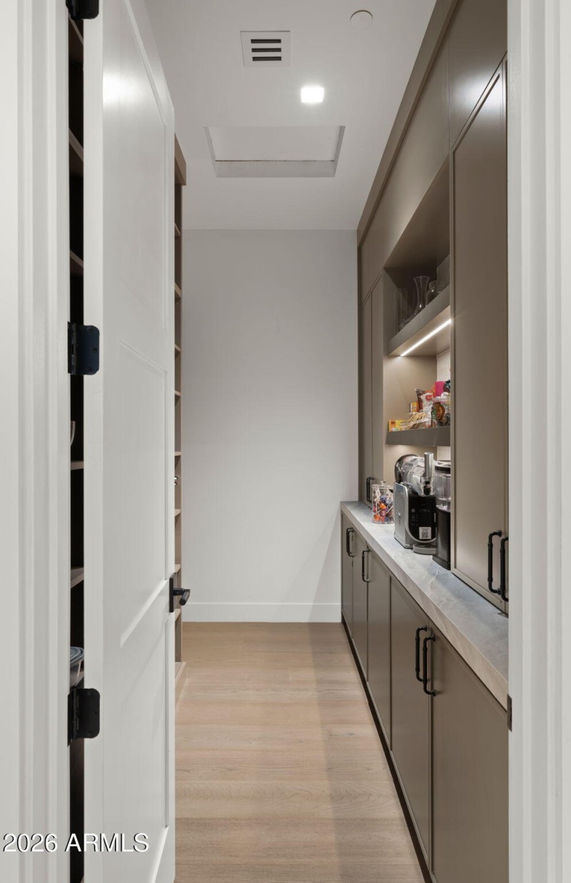 38-web-or-mls-Pantry2