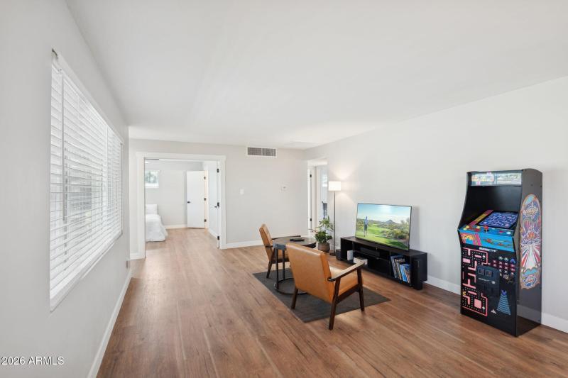 7-web-or-mls-5122-n-13th-ave