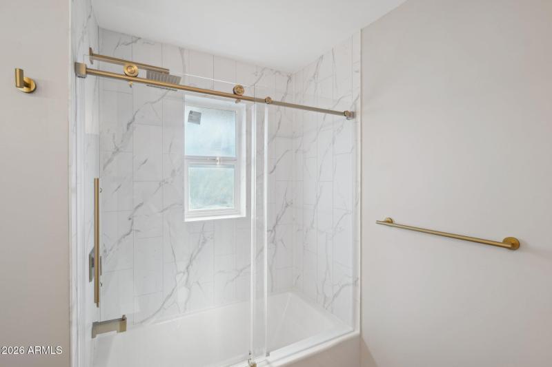 23-web-or-mls-5122-n-13th-ave