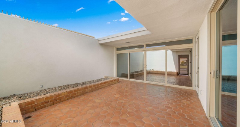 37-web-or-mls-Courtyard1