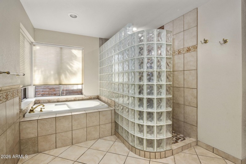 Separate Tub, Shower