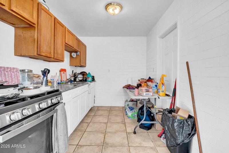 16-custom-1410 W Cheryl Dr-16