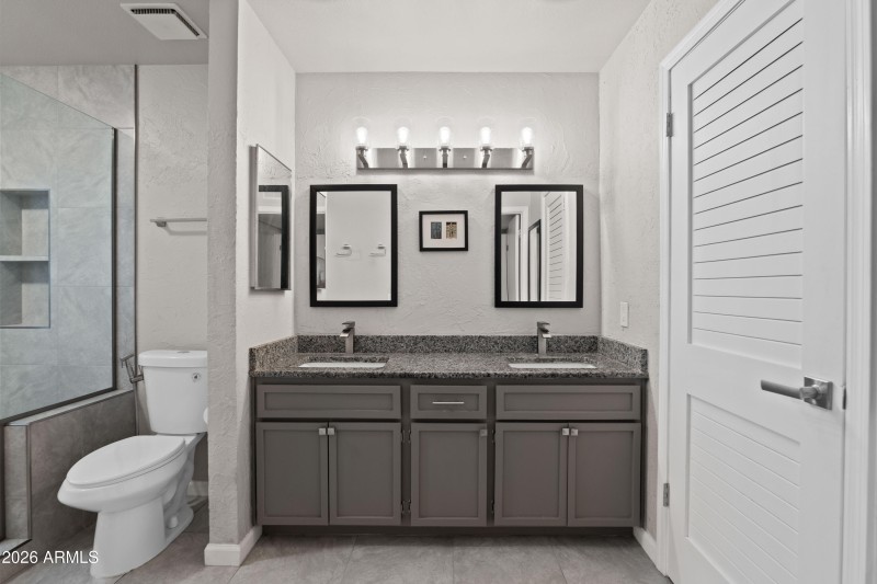 Primary Bath w/Huge Walk-In Closet