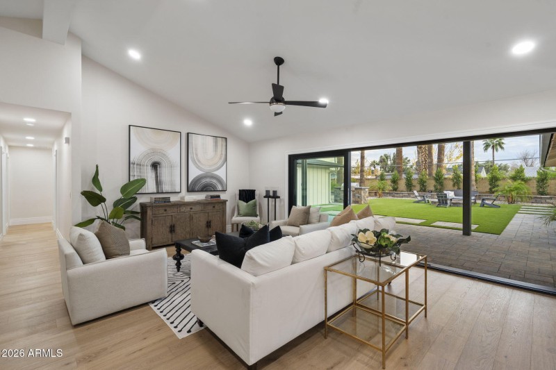 Triple panoramic door wall