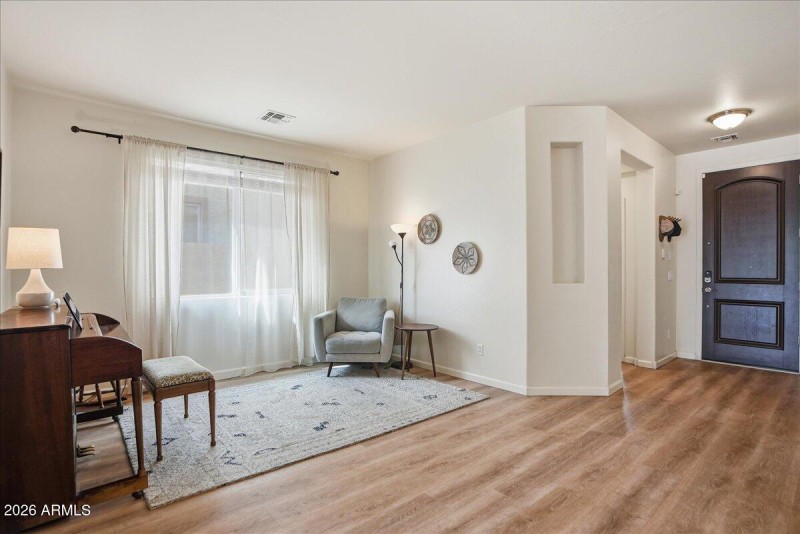 05-3537 E Constitution Dr_RedHogMedia