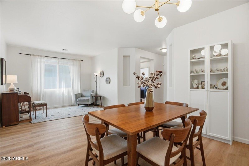 07-3537 E Constitution Dr_RedHogMedia