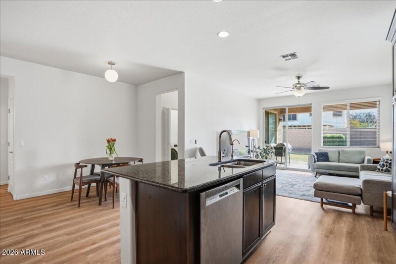 11-3537 E Constitution Dr_RedHogMedia