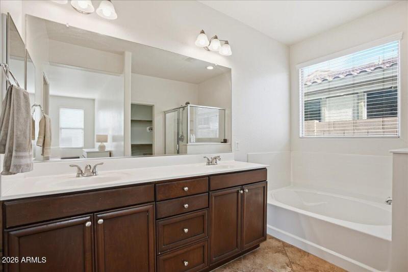 18-3537 E Constitution Dr_RedHogMedia