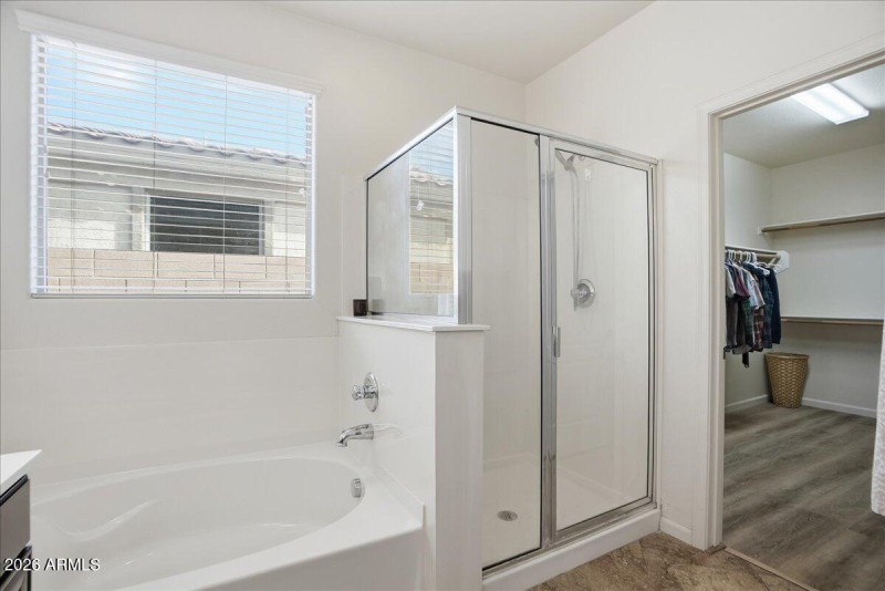 19-3537 E Constitution Dr_RedHogMedia