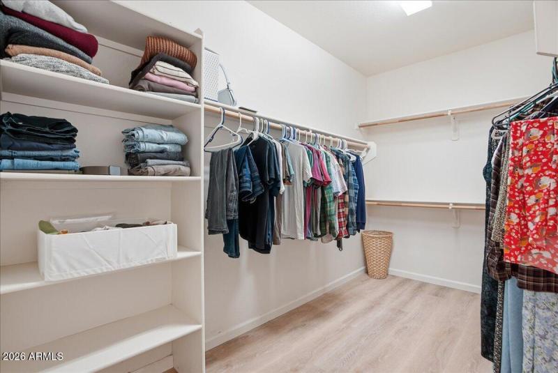 20-3537 E Constitution Dr_RedHogMedia