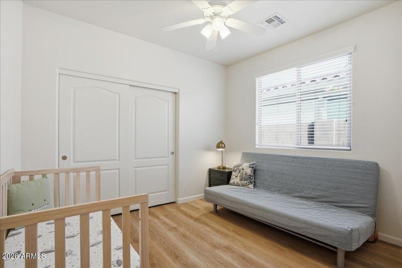 21-3537 E Constitution Dr_RedHogMedia