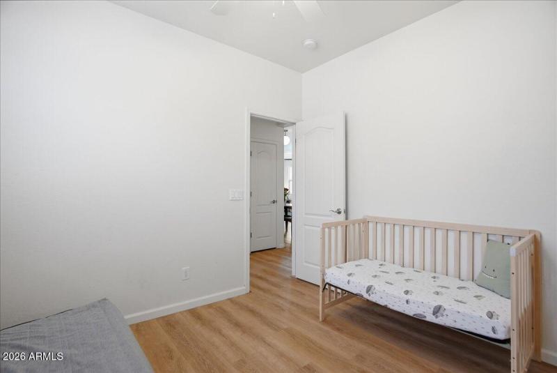 22-3537 E Constitution Dr_RedHogMedia