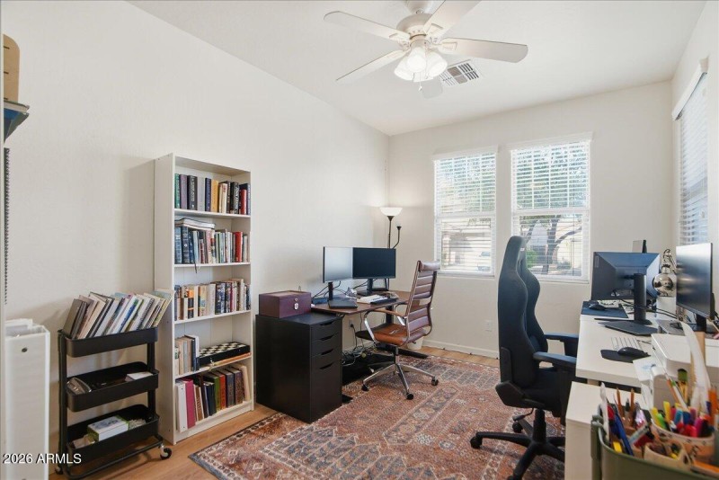 26-3537 E Constitution Dr_RedHogMedia