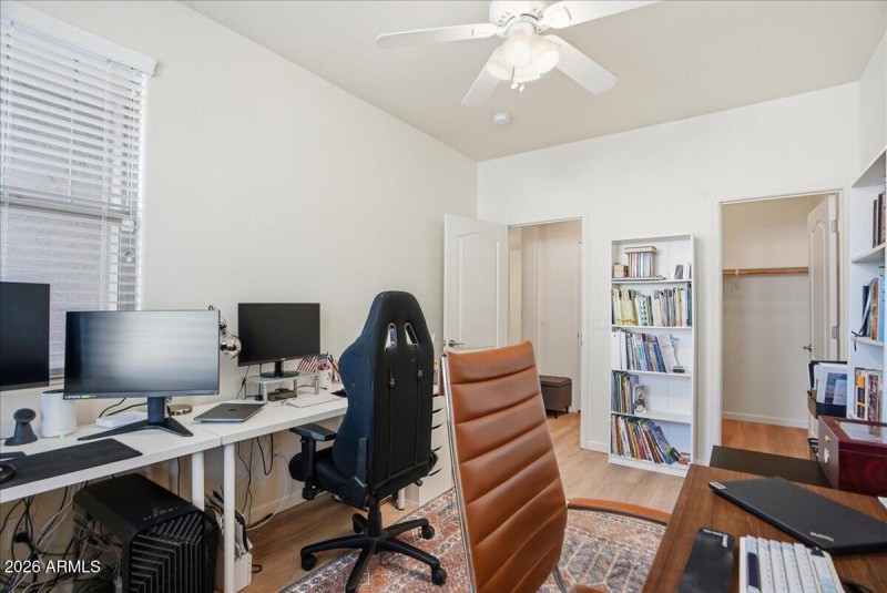 27-3537 E Constitution Dr_RedHogMedia