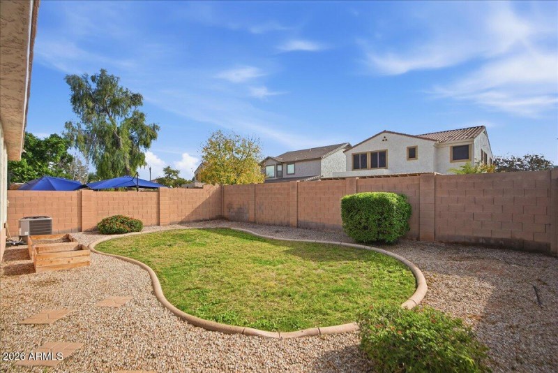 32-3537 E Constitution Dr_RedHogMedia