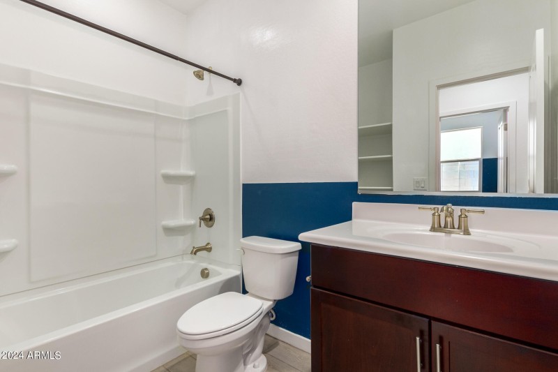 0046-15 - Beeblossom