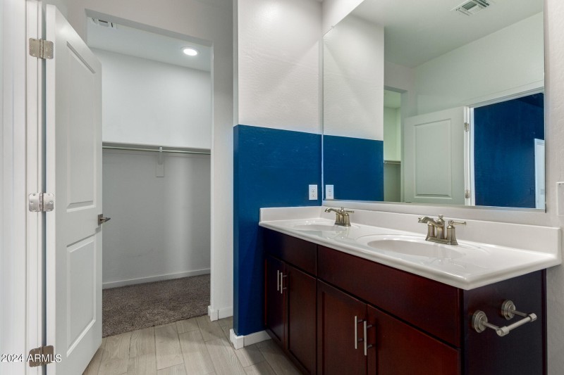 0051-20 - Beeblossom