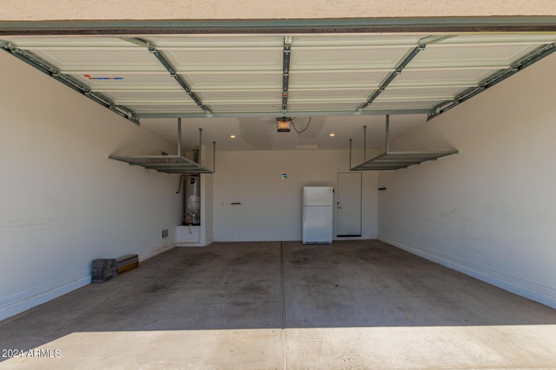 0053-22 - Beeblossom