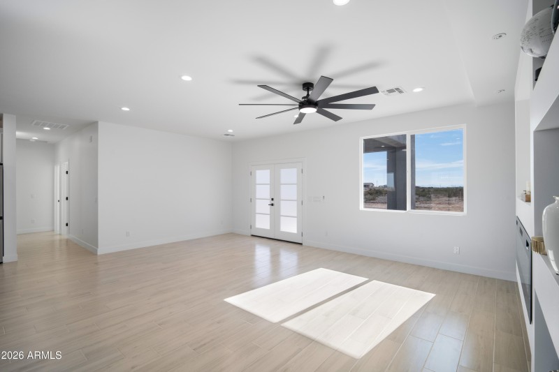 32744 W Bellview St-13