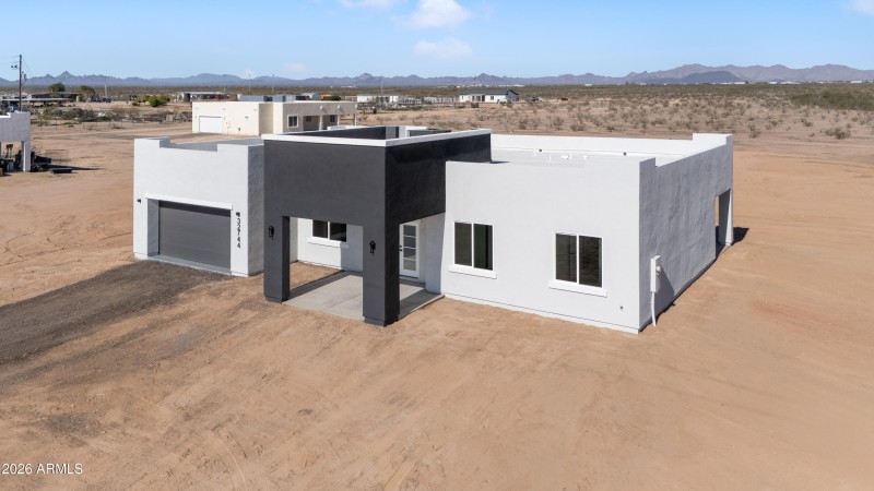 32744 W Bellview St-34