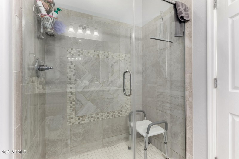 Nice walk-in Shower