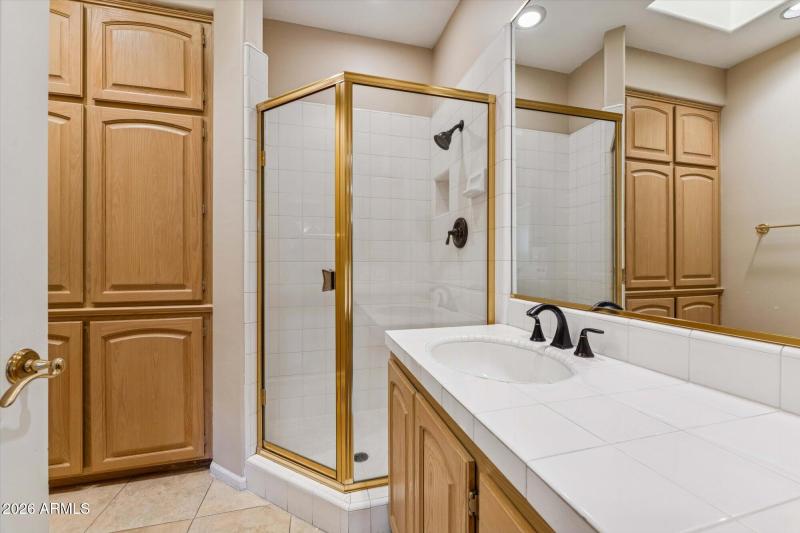 Family Ent Room Bath