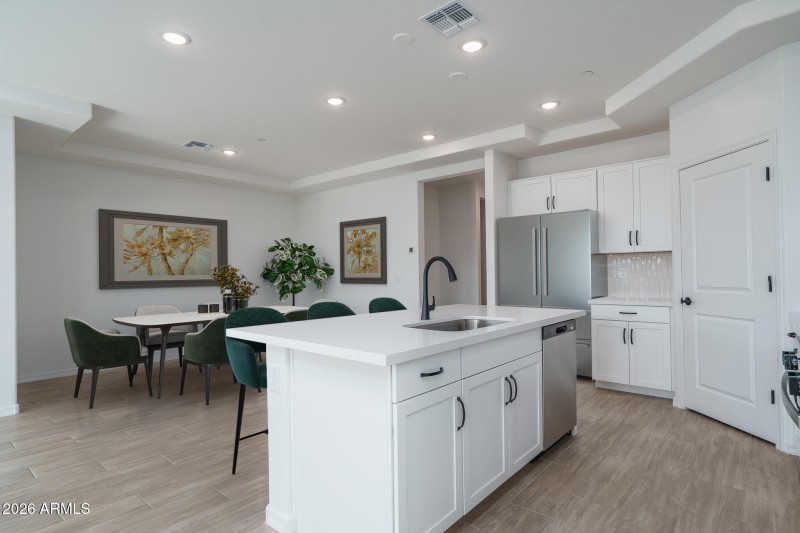 4VS) KITCHEN TO DINING