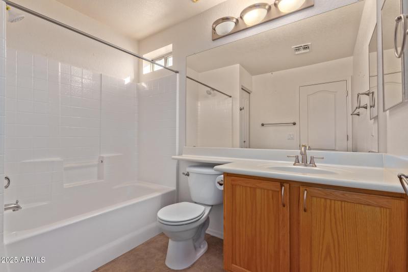Guest Bathroom with Tub/Shower