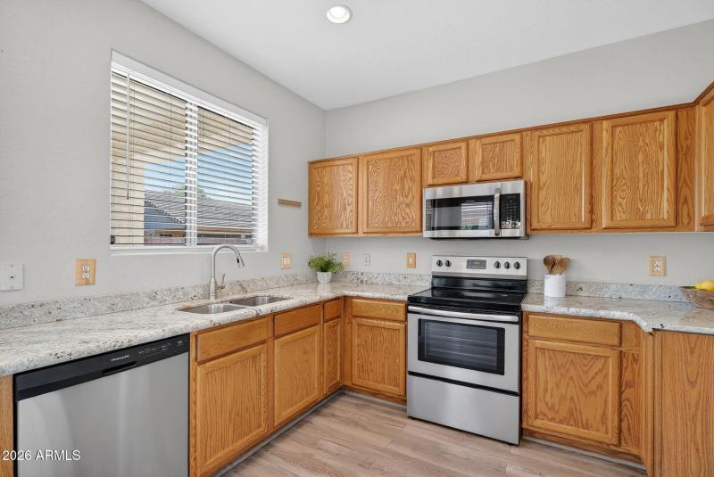 8-web-or-mls-23-E Clifton Ave