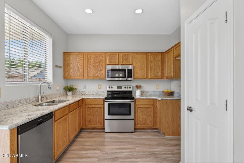 9-web-or-mls-22-E Clifton Ave