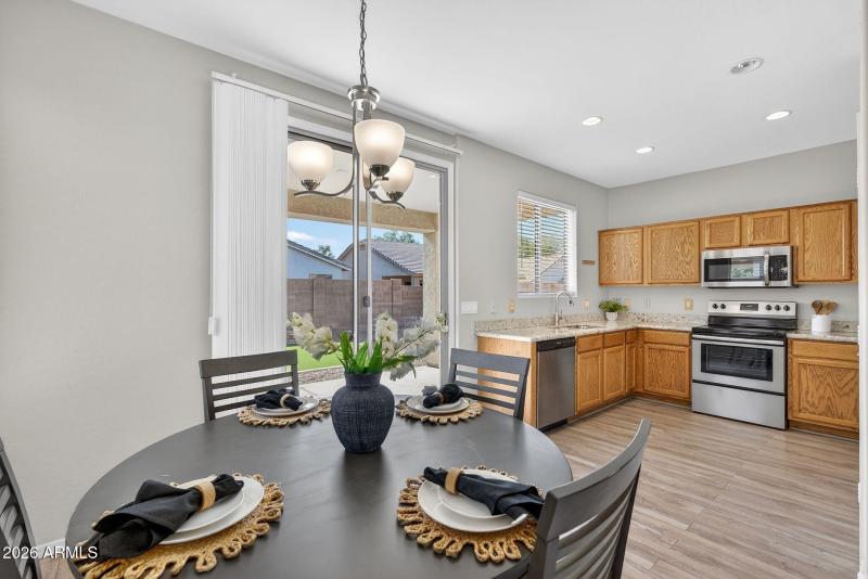 13-web-or-mls-27-E Clifton Ave