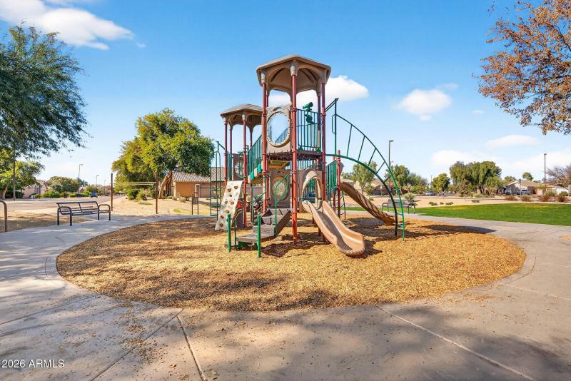 33-web-or-mls-36-E Clifton Ave