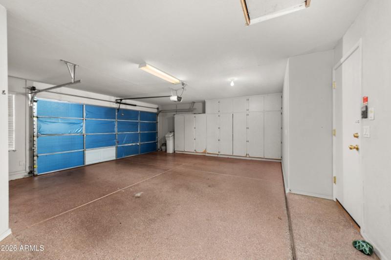 Large 2 1/2 car garage