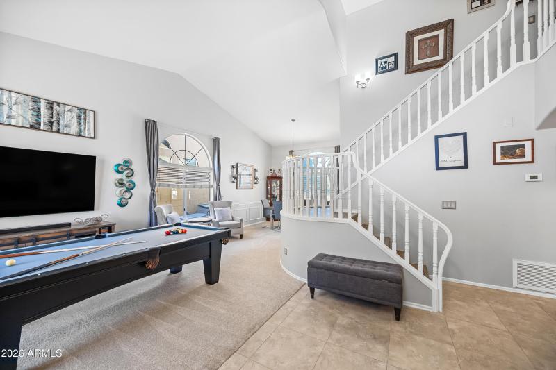 Front entry vaulted ceilings