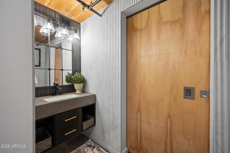 914 E Osborn Rd #403-3