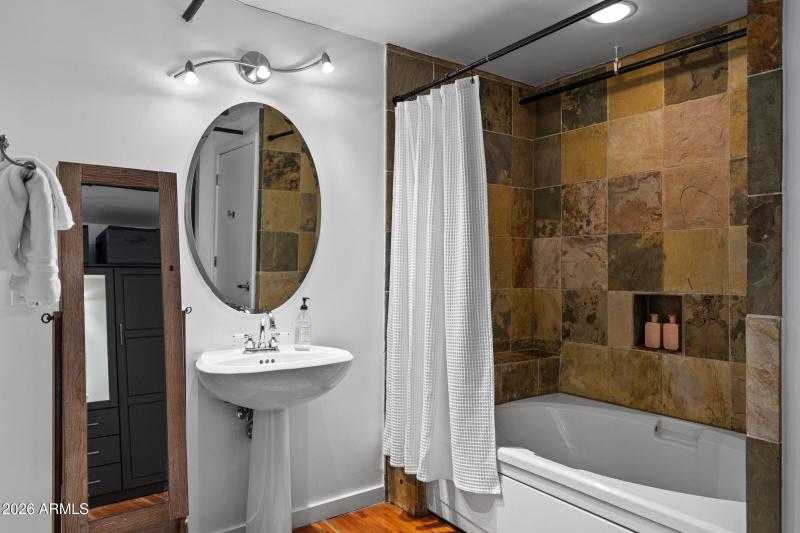 914 E Osborn Rd #403-35